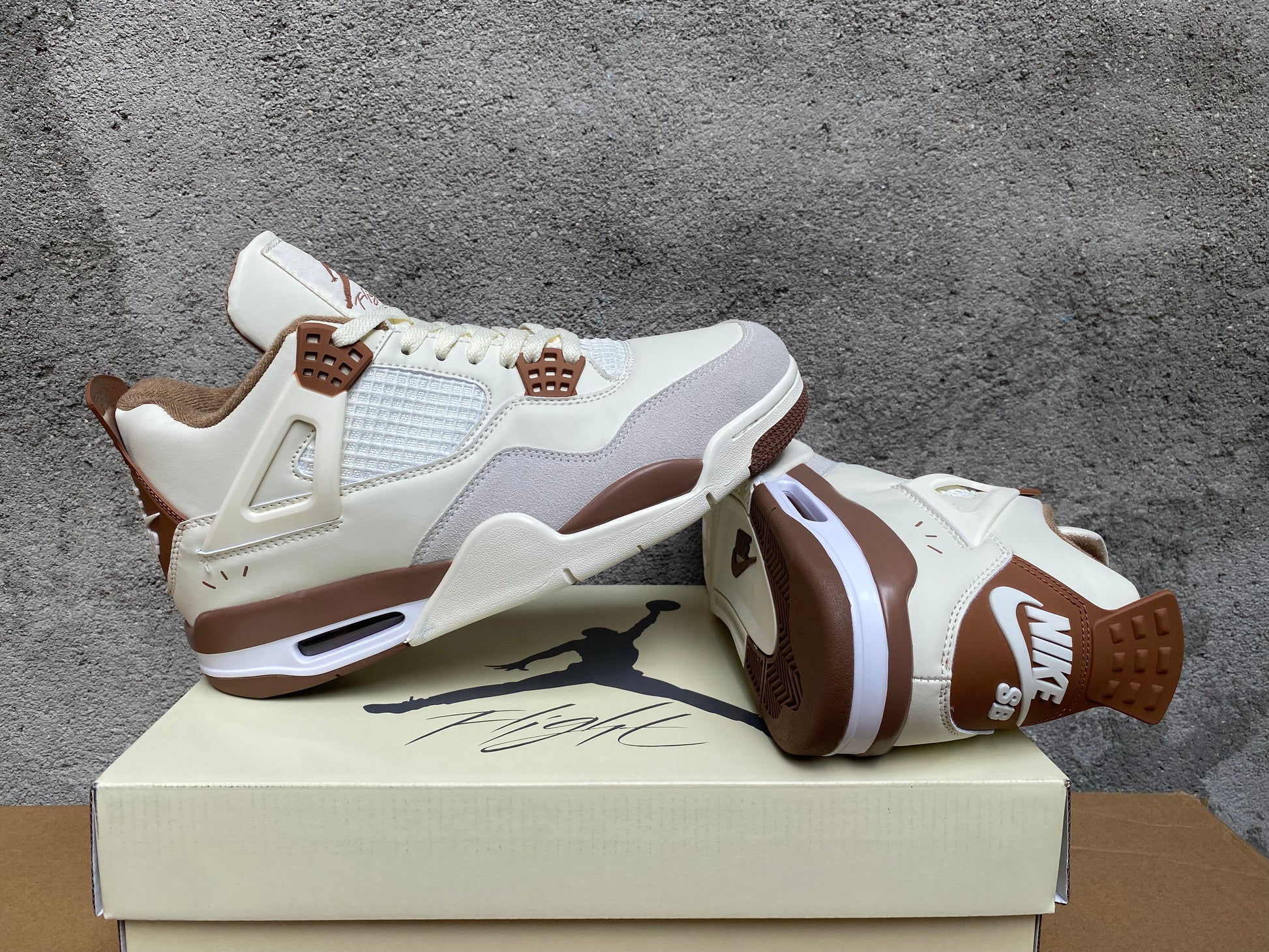 Premièrement : Les baskets Air Jordan 4 Femme se distinguent par leur design iconique et leur capacité à allier style et fonctionnalité
