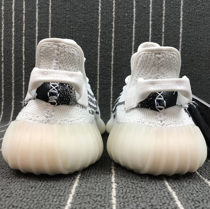 Les  Adidas Yeezy 350 Boost V2 Mono Mist Femme ,  entre Adidas et Kanye West, sont emblématiques pour leur design innovant et leur confort inégalé.
