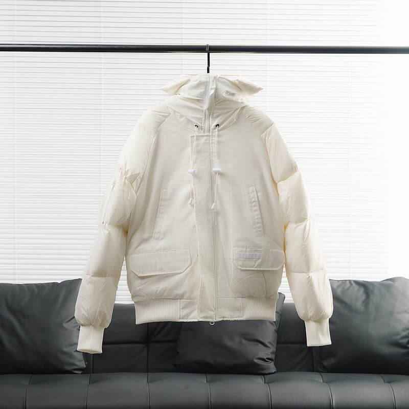 Résultat de l'évolution emblématique de la marque Canada G00se Femme, la Doudoune Canada G00se Femme est un témoignage de l'engagement de Canada G00se à combiner style,