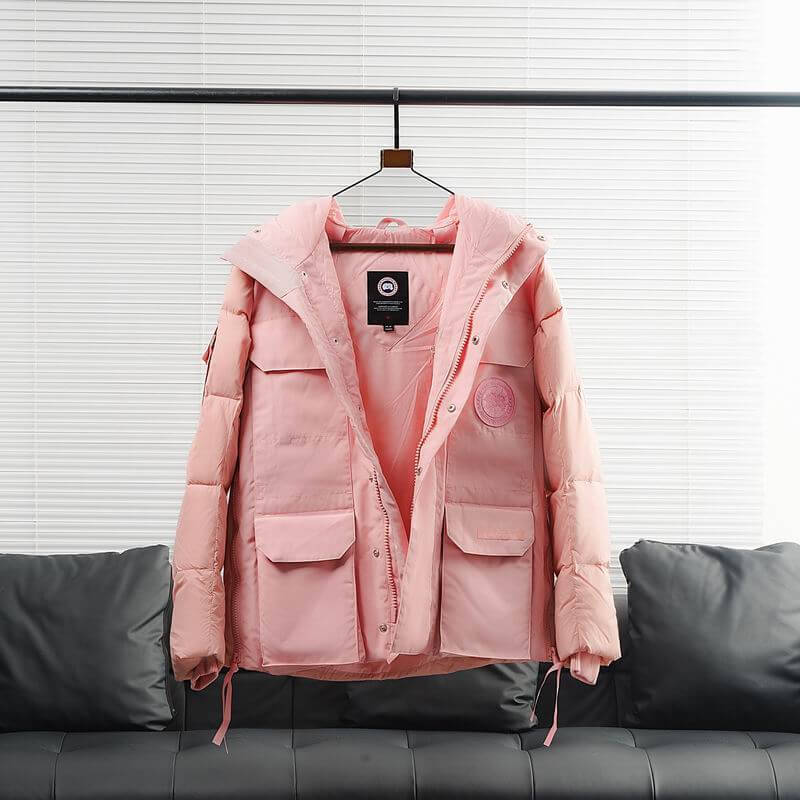 la Doudoune Canada G00se Femme est un témoignage de l'engagement de Canada G00se à combiner style,