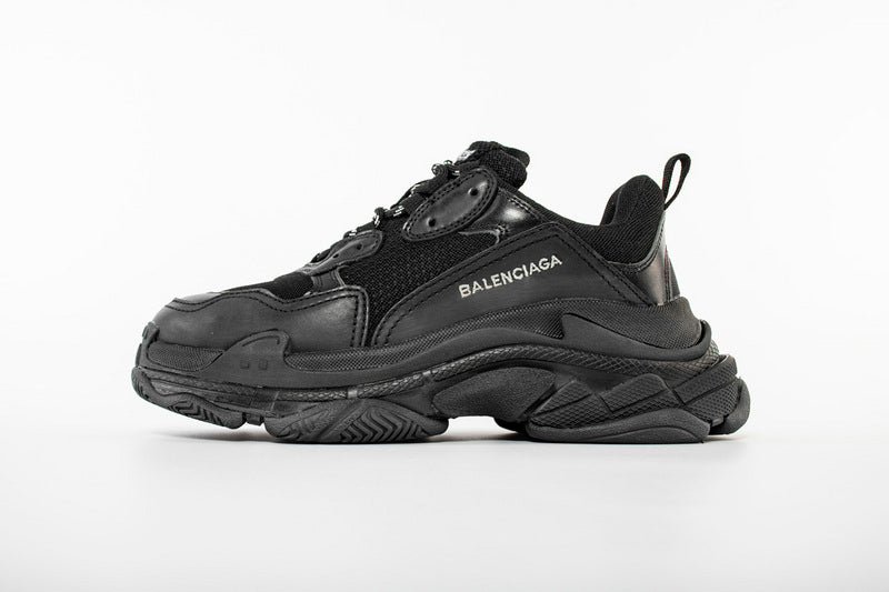les sneakers Balenciaga Triple S "Beige Green Yellow" Femme sont un témoignage de l'engagement de Balenciaga à combiner style et innovation.