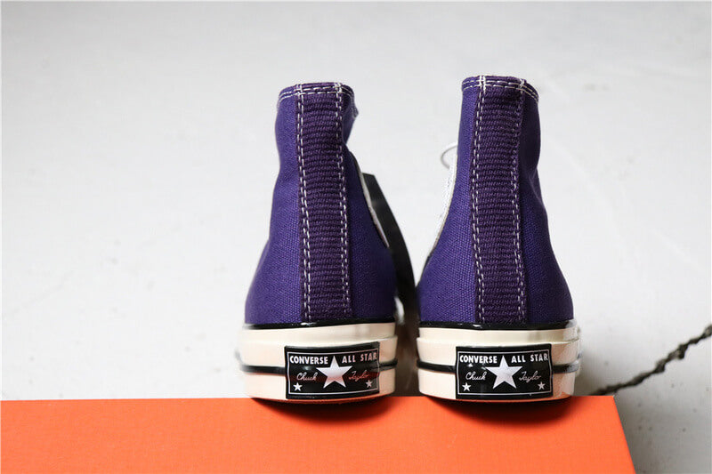 Premièrement : Les baskets Converse Femme se distinguent par leur design iconique et leur esthétique vintage.