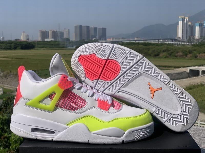 Premièrement : Les baskets Air Jordan 4 Femme se distinguent par leur design iconique et leur capacité à allier style et fonctionnalité.