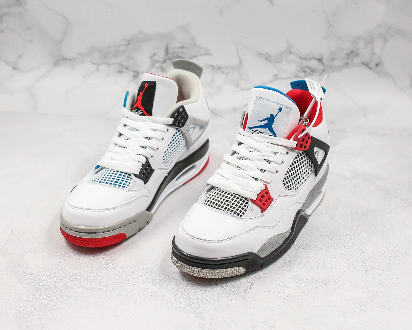 Premièrement : Les baskets Air Jordan 4 Femme se distinguent par leur design iconique et leur capacité à allier style et fonctionnalité.