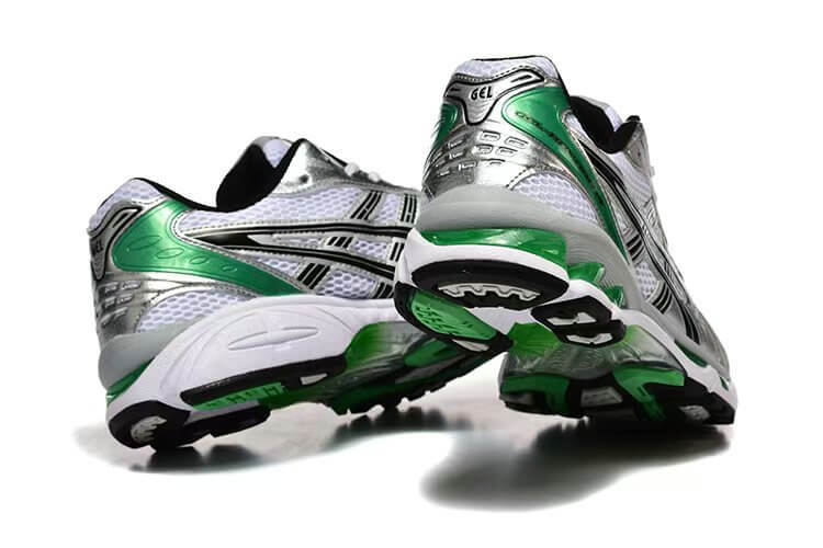 Premièrement :Les baskets Asics GEL-KAYANO offrent une combinaison parfaite de style et de performance.