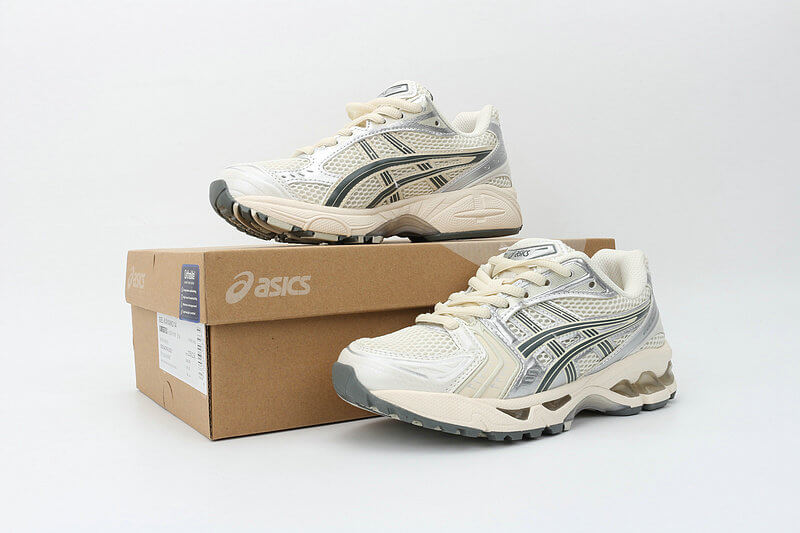 Résultats de l'engagement emblématique de la marque Asics à combiner style et innovation, les sneakers Asics Femme  sont des pièces maîtresses de la mode sportive.