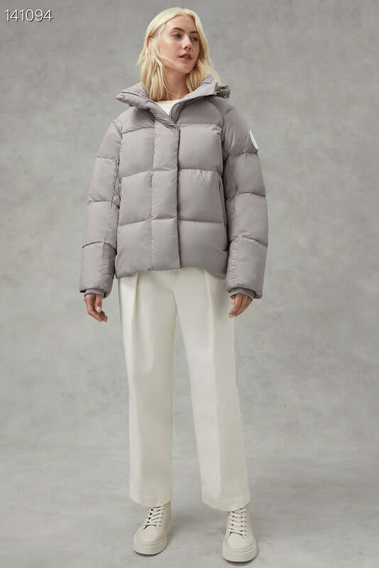 Résultat de l'évolution emblématique de la marque Canada G00se Femme, la Doudoune Canada G00se Femme est un témoignage de l'engagement de Canada G00se à combiner style,