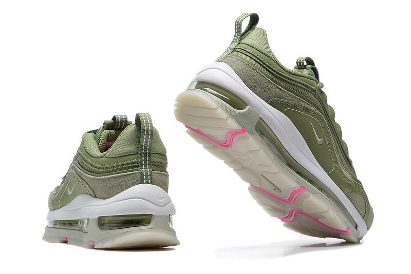 Premièrement, les baskets Nike Air Max 97 Femme incarnent un design emblématique et audacieux.

Inspirées des lignes fluides des trains à grande vitesse japonais.