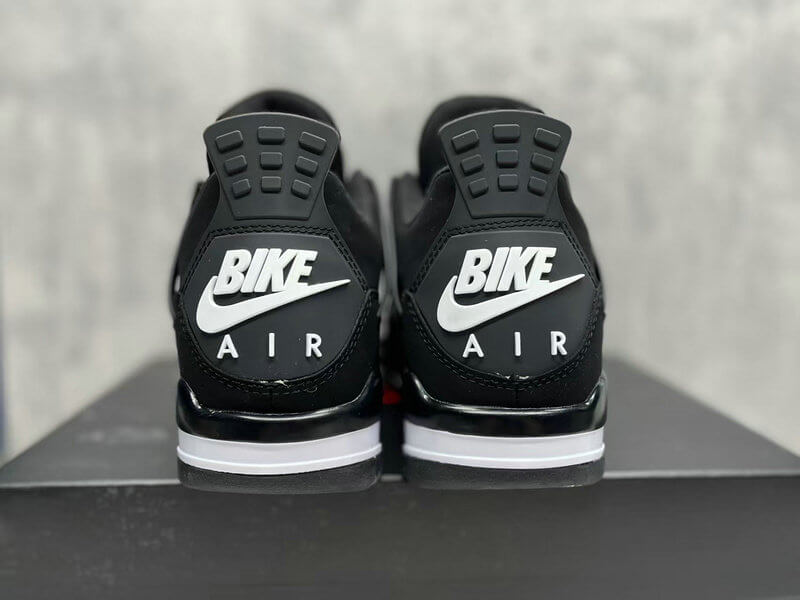 Premièrement : Les baskets Air Jordan 4 Femme se distinguent par leur design iconique et leur capacité à allier style et fonctionnalité.