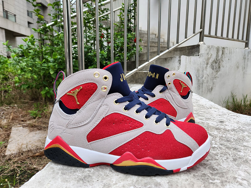 Premièrement, les baskets Air Jordan 7 Femme se distinguent par leur design iconique et leur confort exceptionnel.