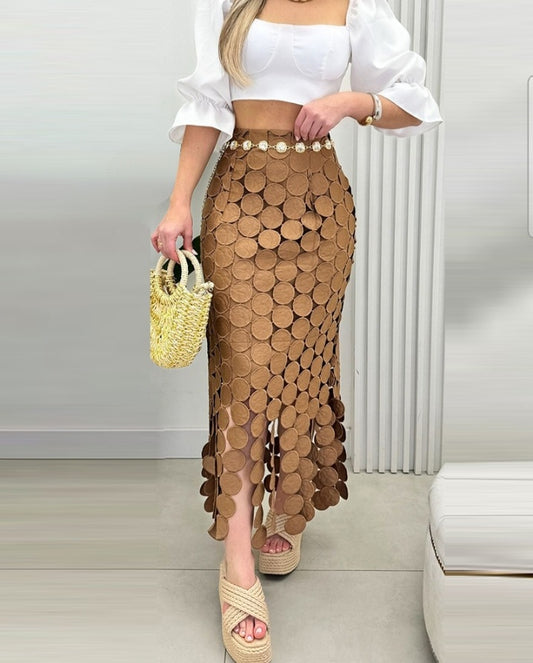 Premièrement : Cette Jupe longue moulante à pompons style bohème ajouré Femme.
