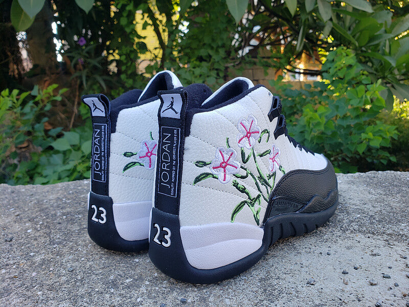 Premièrement : Les baskets Air Jordan 12 Femme combinent un style iconique à une performance inégalée, rendant hommage à l’héritage de Michael Jordan.