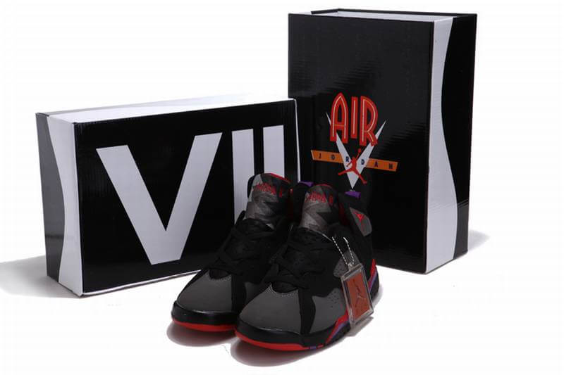 Premièrement, les baskets Air Jordan 7 Femme se distinguent par leur design iconique et leur confort exceptionnel.