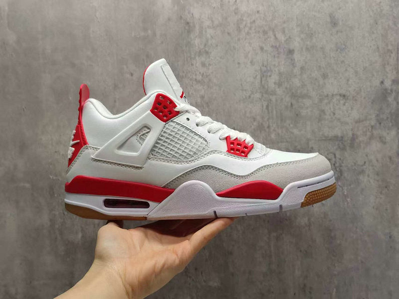 Premièrement : Les baskets Air Jordan 4 Femme se distinguent par leur design iconique et leur capacité à allier style et fonctionnalité.