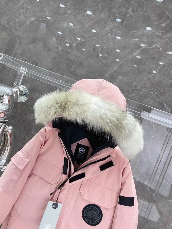 Résultat de l'évolution emblématique de la marque Canada G00se Femme, la Doudoune Canada G00se Femme est un témoignage de l'engagement de Canada G00se à combiner style,