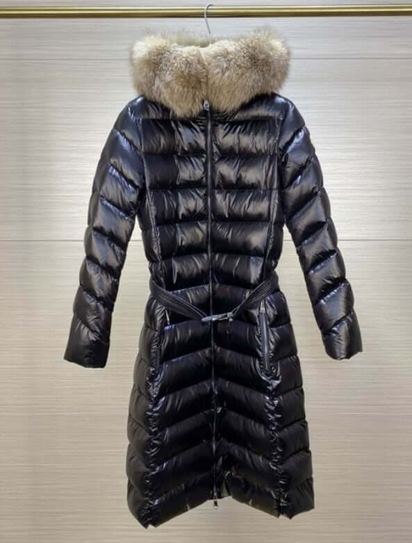 Premièrement : Les doudounes Moncler Femme, ainsi que les manteau Moncler Femme, incarnent un style et un raffinement incomparables.