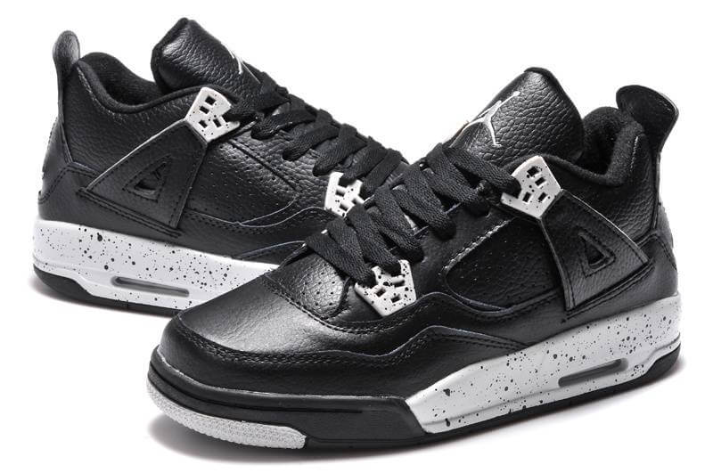 Premièrement : Les baskets Air Jordan 4 Femme se distinguent par leur design iconique et leur capacité à allier style et fonctionnalité.