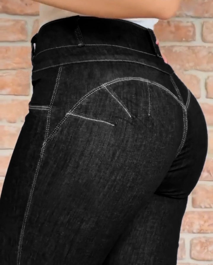 Premièrement : Mettez vos courbes en valeur avec élégance grâce à ce Jean skinny taille haute boutonné sur le devant avec effet rehausseur de fesses , pantalon décontracté femme.