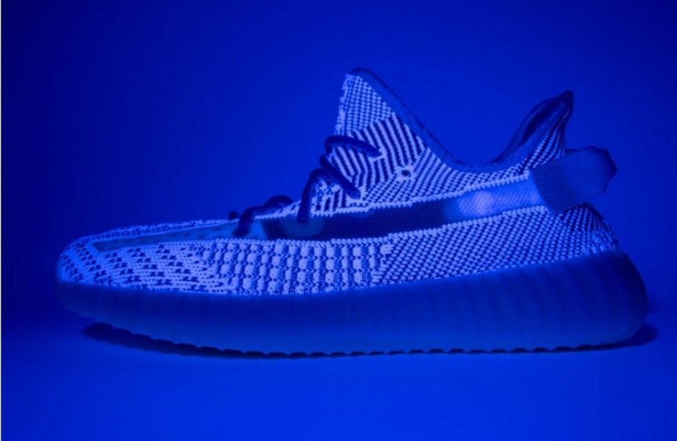 Les  Adidas Yeezy 350 Boost V2 Mono Mist Femme ,  entre Adidas et Kanye West, sont emblématiques pour leur design innovant et leur confort inégalé.