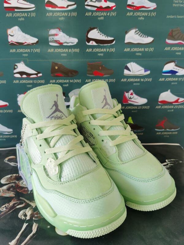 Premièrement : Les baskets Air Jordan 4 Femme se distinguent par leur design iconique et leur capacité à allier style et fonctionnalité.