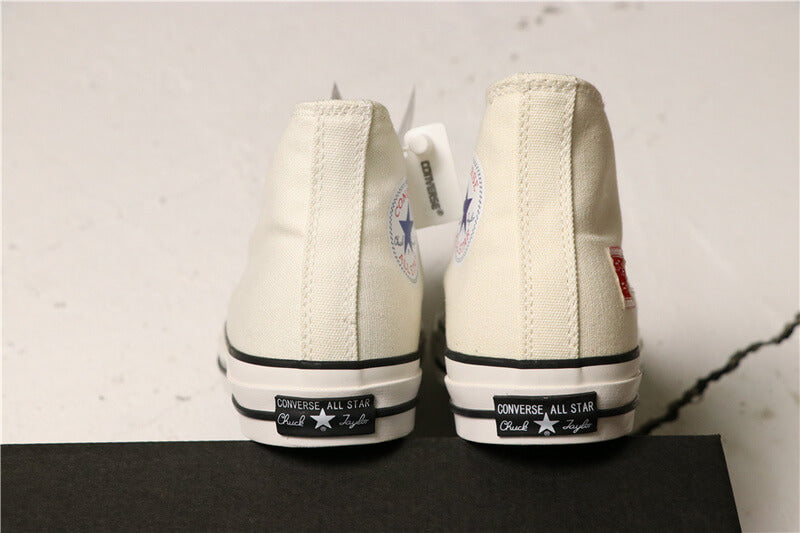 Premièrement : Les baskets Converse Femme se distinguent par leur design iconique et leur esthétique vintage.