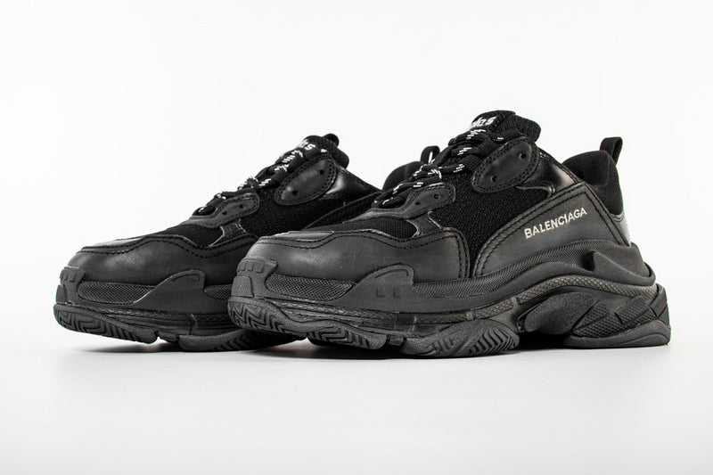 les sneakers Balenciaga Triple S "Beige Green Yellow" Femme sont un témoignage de l'engagement de Balenciaga à combiner style et innovation.
