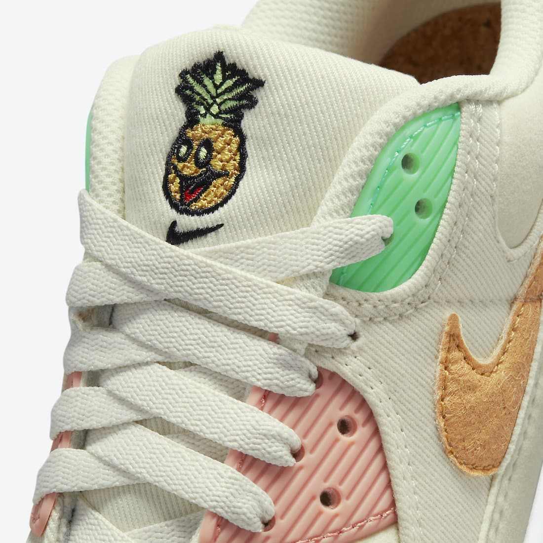 Les baskets Nike Air Max 90 Futura sont des pièces maîtresses de la mode.