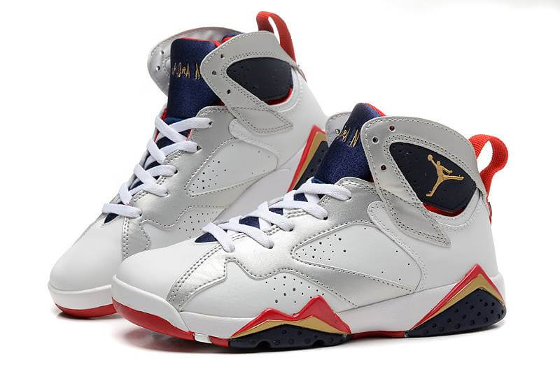 Premièrement, les baskets Air Jordan 7 Femme se distinguent par leur design iconique et leur confort exceptionnel.