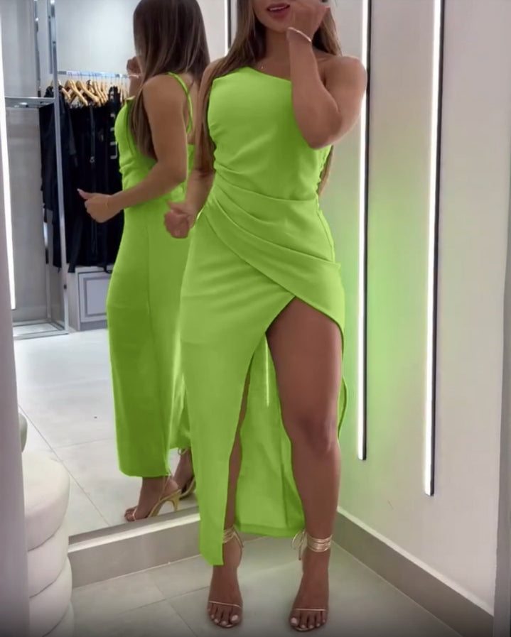 Premièrement : Cette Robe longue décontractée à une épaule sans manches , Froncée et fendue sur le côté Femme.
