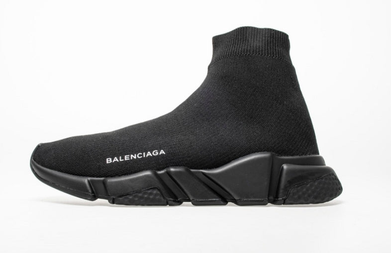 les sneakers Balenciaga Triple S "Beige Green Yellow" Femme sont un témoignage de l'engagement de Balenciaga à combiner style et innovation.