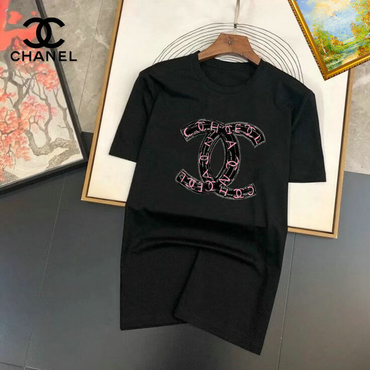 les T-shirts Chanel Femme offrent une élégance et un confort inégalés. Au meilleur prix. Le moins cher design emblématique.