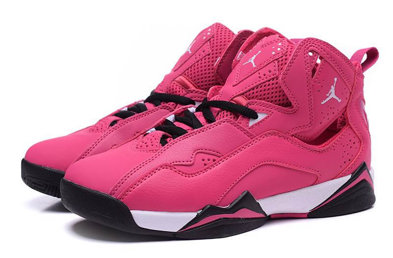 Premièrement, les baskets Air Jordan 7 Femme se distinguent par leur design iconique et leur confort exceptionnel.