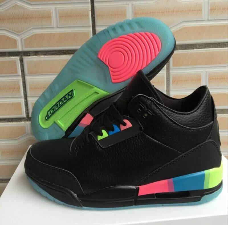 Premièrement, les baskets Air Jordan 3 Femme sont un symbole de style intemporel et de performance de haut niveau.