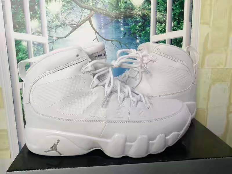 Les baskets Air Jordan 9 sont des pièces maîtresses de la mode. Depuis leur introduction.