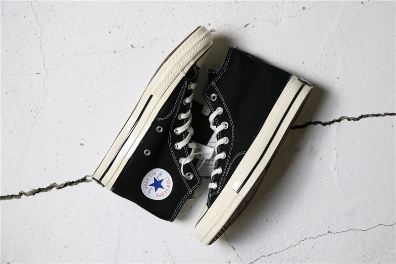 Premièrement : Les baskets Converse Femme se distinguent par leur design iconique et leur esthétique vintage.