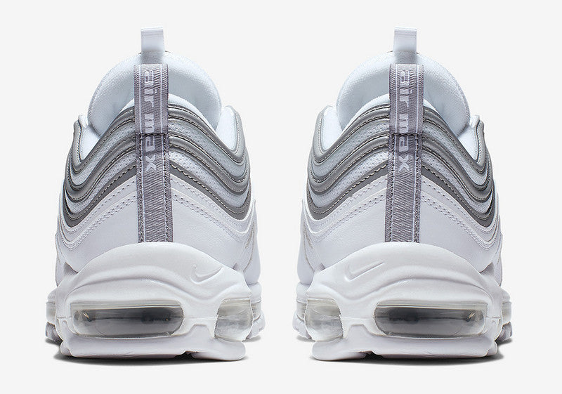 Les baskets Nike Air Max 97 Femme  sont des pièces maîtresses de la mode. Avec un look décontractée style iconique tendance olution emblématique de la ligne Nike, les Nike Air Max 97 sont un témoignage de l'engagement de Nike à combiner style et innovation.