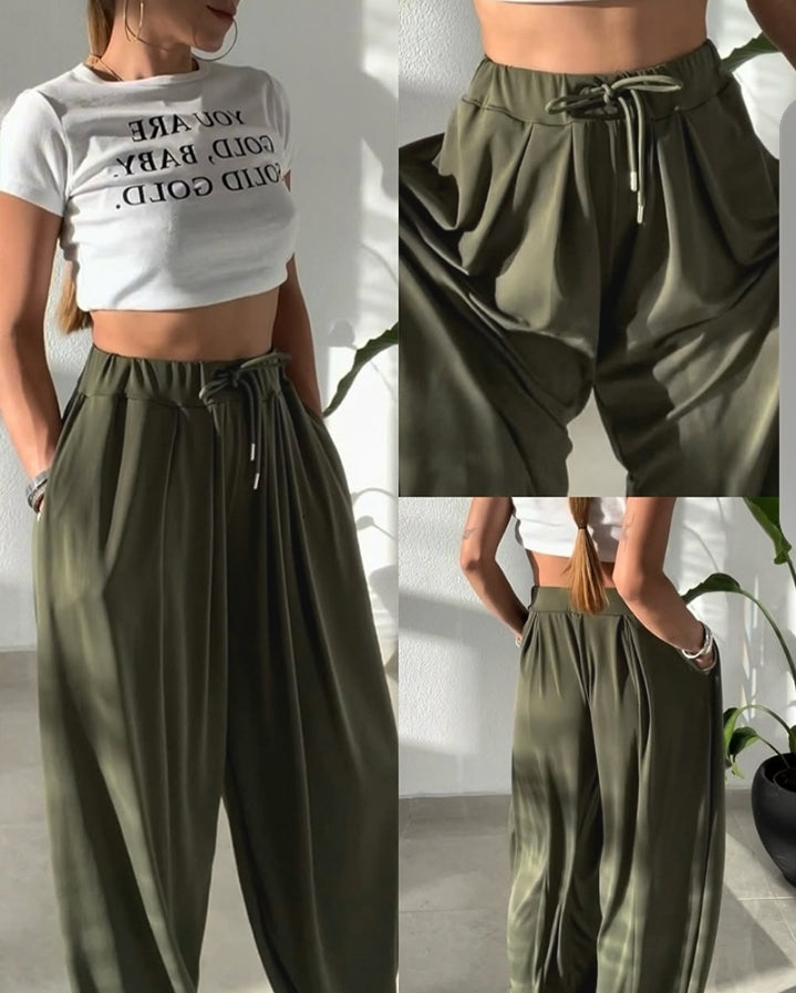 Premièrement : Ce Pantalon taille haute élastique à revers et cordon de serrage , coupe ample et décontractée , froncé Femme .