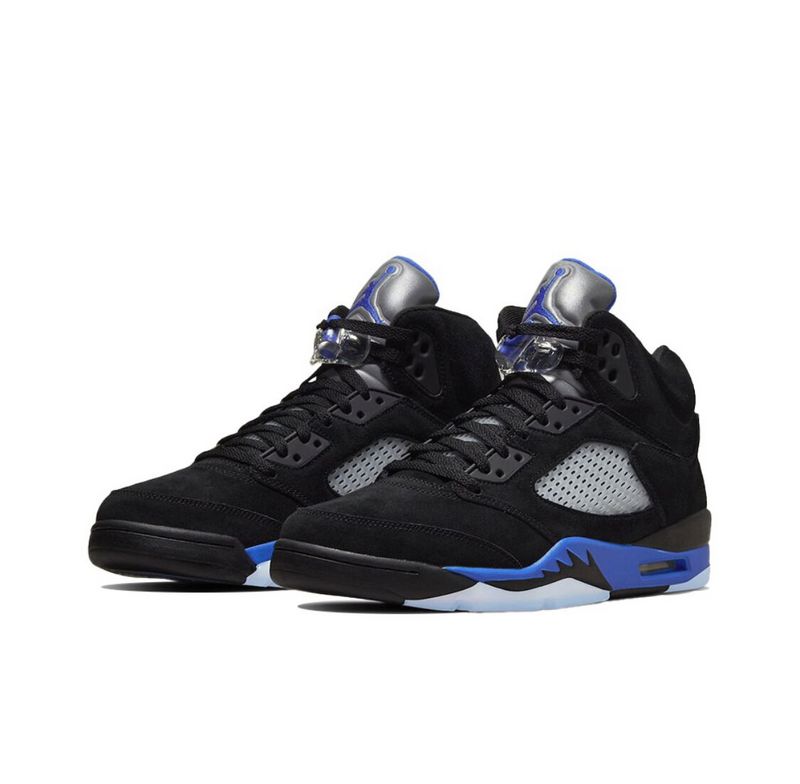 Les baskets Air Jordan 5 Femme permettent de personnaliser votre style tout en bénéficiant d’un confort supérieur.