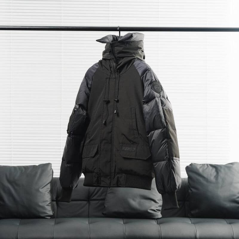 la Doudoune Canada G00se Femme est un témoignage de l'engagement de Canada G00se à combiner style,