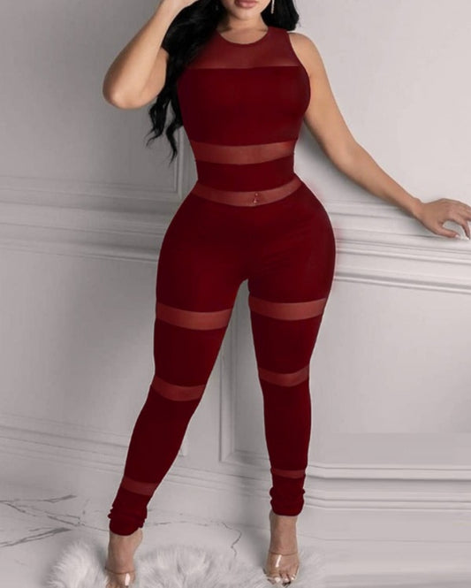 Premièrement : Osez un look audacieux avec cette Combinaison skinny sans manches en maille transparente femme. 