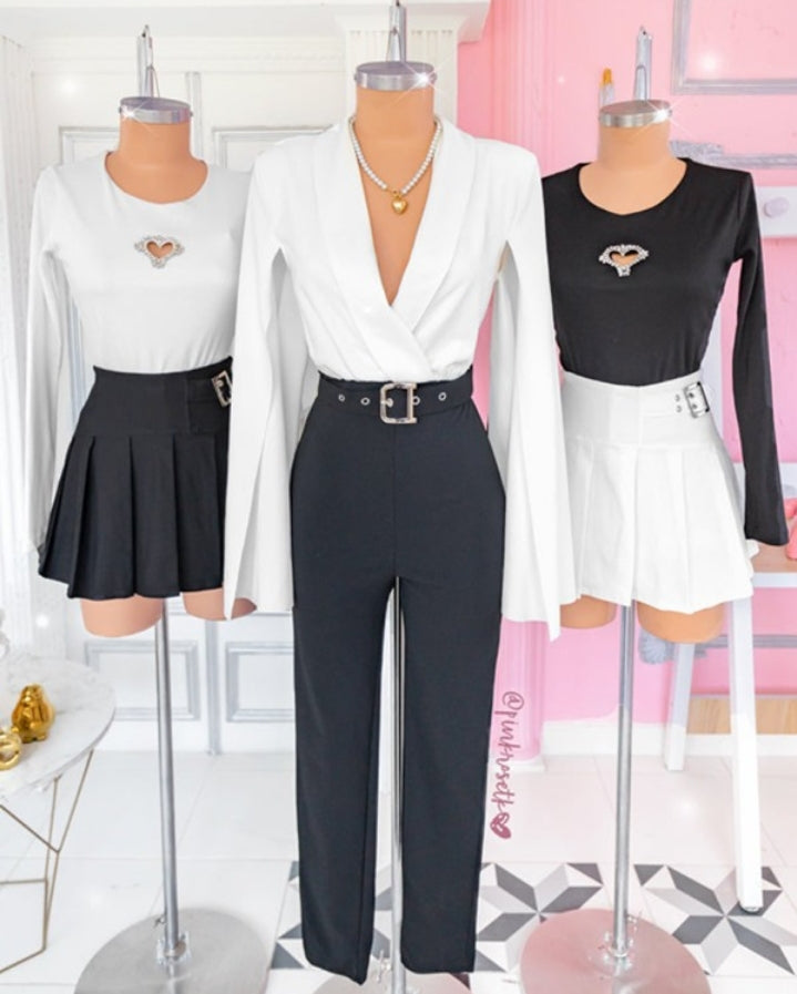 Premièrement : Laissez-vous séduire par le charme sophistiqué de cette Combinaison à manches cape croisée et col châle avec ceinture salopette décontractée Femme .
