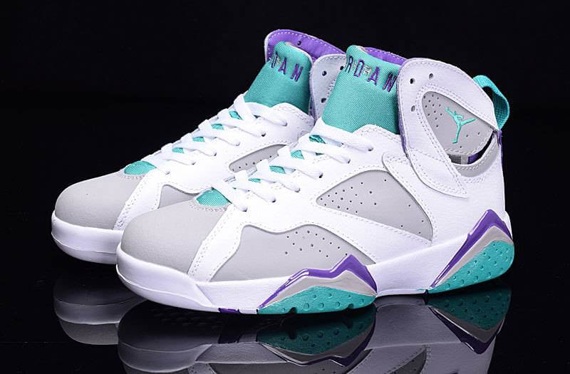 Premièrement, les baskets Air Jordan 7 Femme se distinguent par leur design iconique et leur confort exceptionnel.