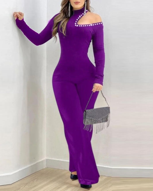 Premièrement : Brillez avec style grâce à cette Combinaison à épaules dénudées et col haut avec strass et manches longues, coupe slim évasée femme.