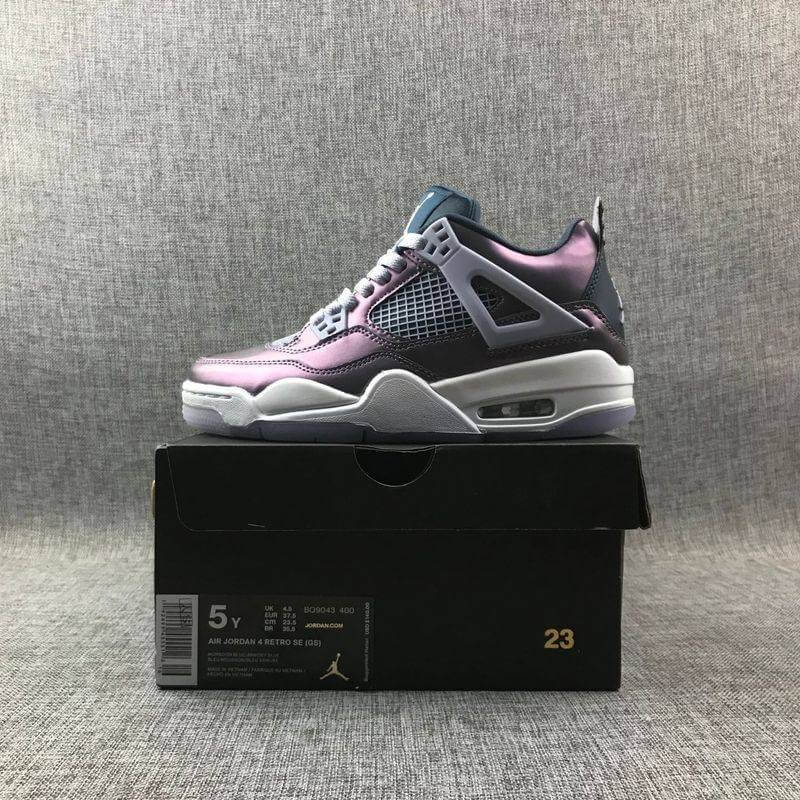 Premièrement : Les baskets Air Jordan 4 Femme se distinguent par leur design iconique et leur capacité à allier style et fonctionnalité.