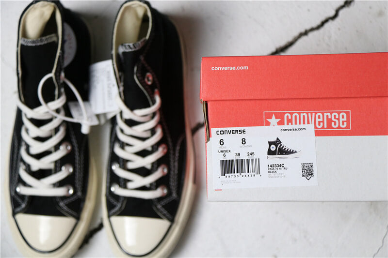 Premièrement : Les baskets Converse Femme se distinguent par leur design iconique et leur esthétique vintage.