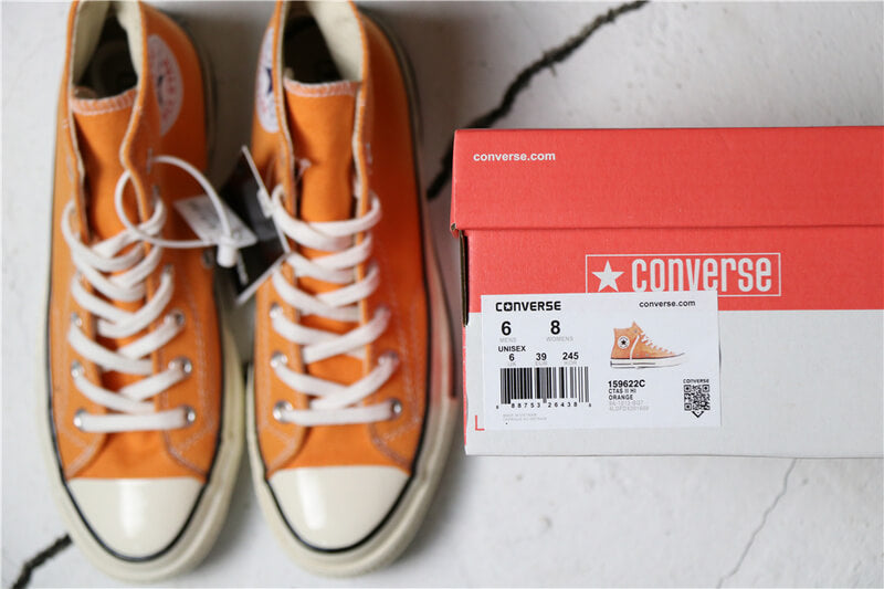 Premièrement : Les baskets Converse Femme se distinguent par leur design iconique et leur esthétique vintage.