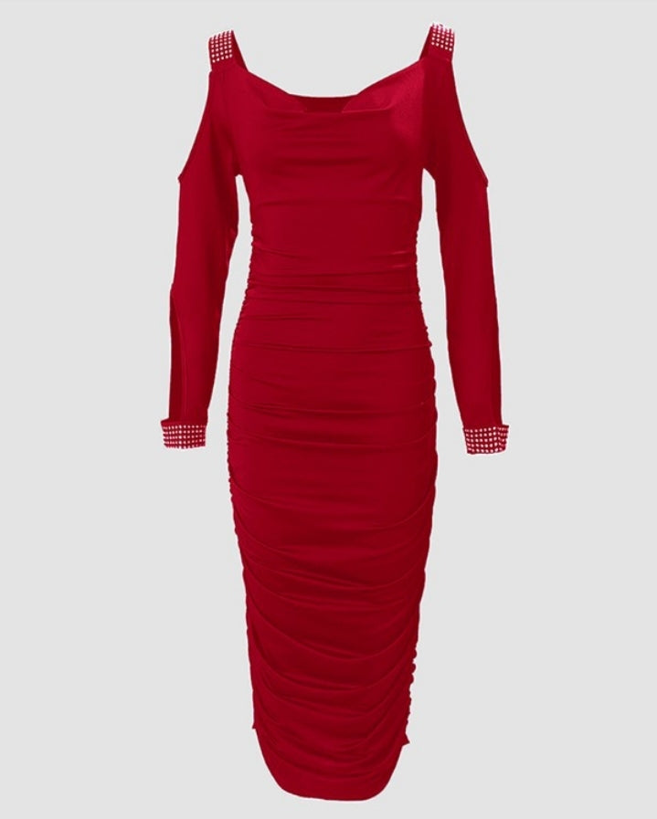 Premièrement : Cette Robe moulante froncée à épaules dénudées et strass Femme.