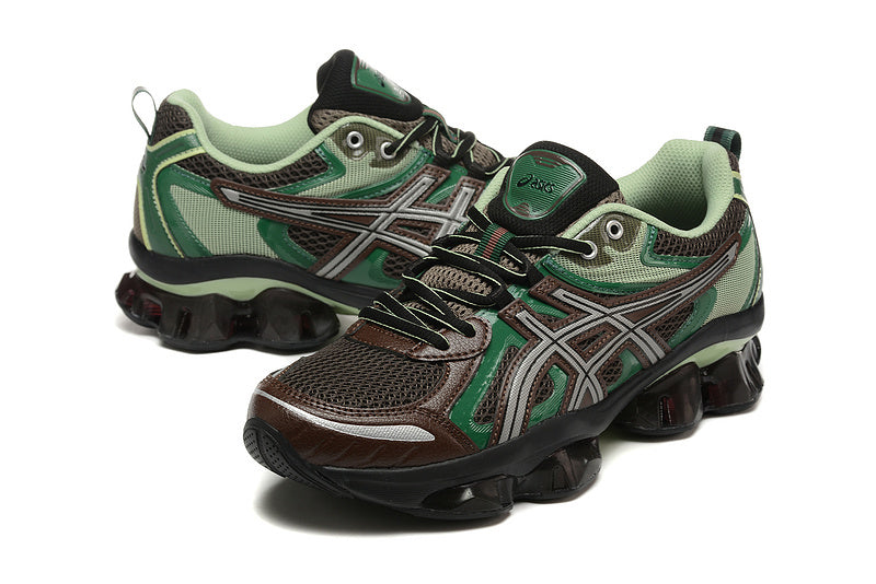 Premièrement :Les baskets Asics  offrent une combinaison parfaite de style et de performance.