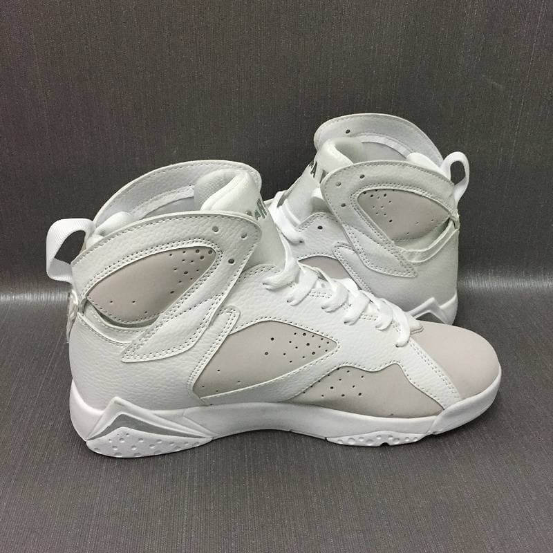 Premièrement, les baskets Air Jordan 7 Femme se distinguent par leur design iconique et leur confort exceptionnel.