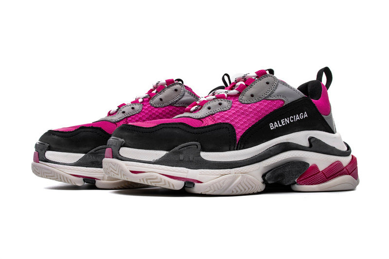 les sneakers Balenciaga Triple S "Beige Green Yellow" Femme sont un témoignage de l'engagement de Balenciaga à combiner style et innovation.
